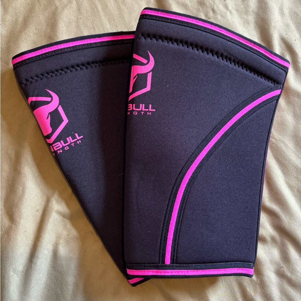 Women’s Iron Bull Weightlifting Knee Sleeves